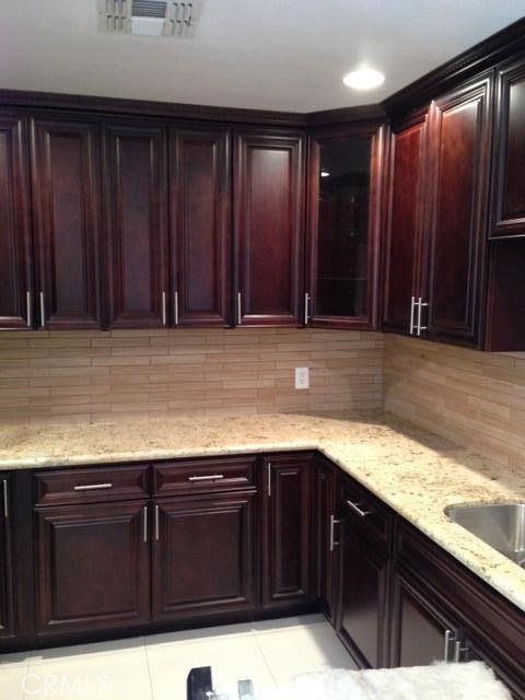 Detail Gallery Image 3 of 18 For 19224 Sylvan St, Tarzana,  CA 91335 - 3 Beds | 2 Baths