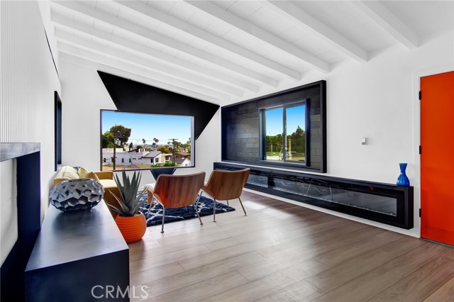 Detail Gallery Image 5 of 28 For 300 Holmwood Dr, Newport Beach,  CA 92663 - 3 Beds | 2 Baths