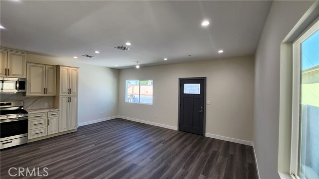 Detail Gallery Image 11 of 35 For 14629 Brand Bld, –,  CA 91345 - 2 Beds | 2 Baths