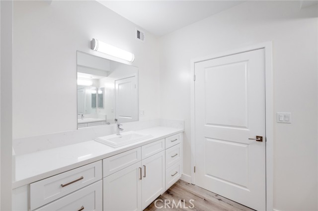 Detail Gallery Image 15 of 19 For 14526 Hartland St #306,  Van Nuys,  CA 91405 - 2 Beds | 2 Baths