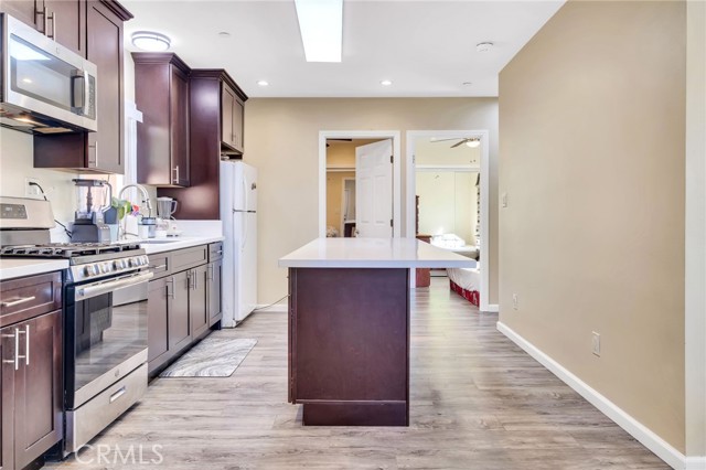 Detail Gallery Image 10 of 73 For 1972 Olive, Long Beach,  CA 90806 - 6 Beds | 4 Baths