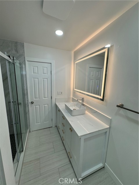 Detail Gallery Image 5 of 6 For 8659 Chestnut Ave #D,  South Gate,  CA 90280 - 2 Beds | 1 Baths