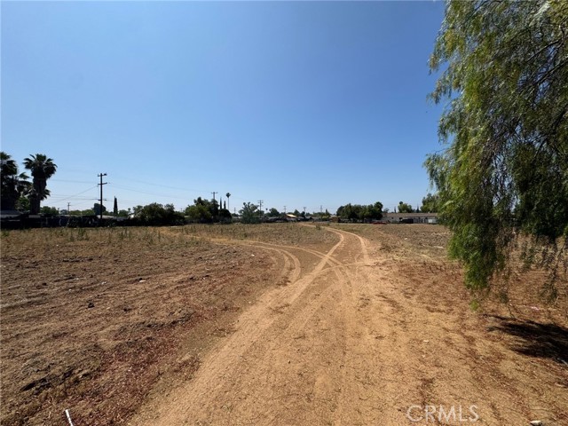 Image 14 of 19 For 21796 Cottonwood Avenue