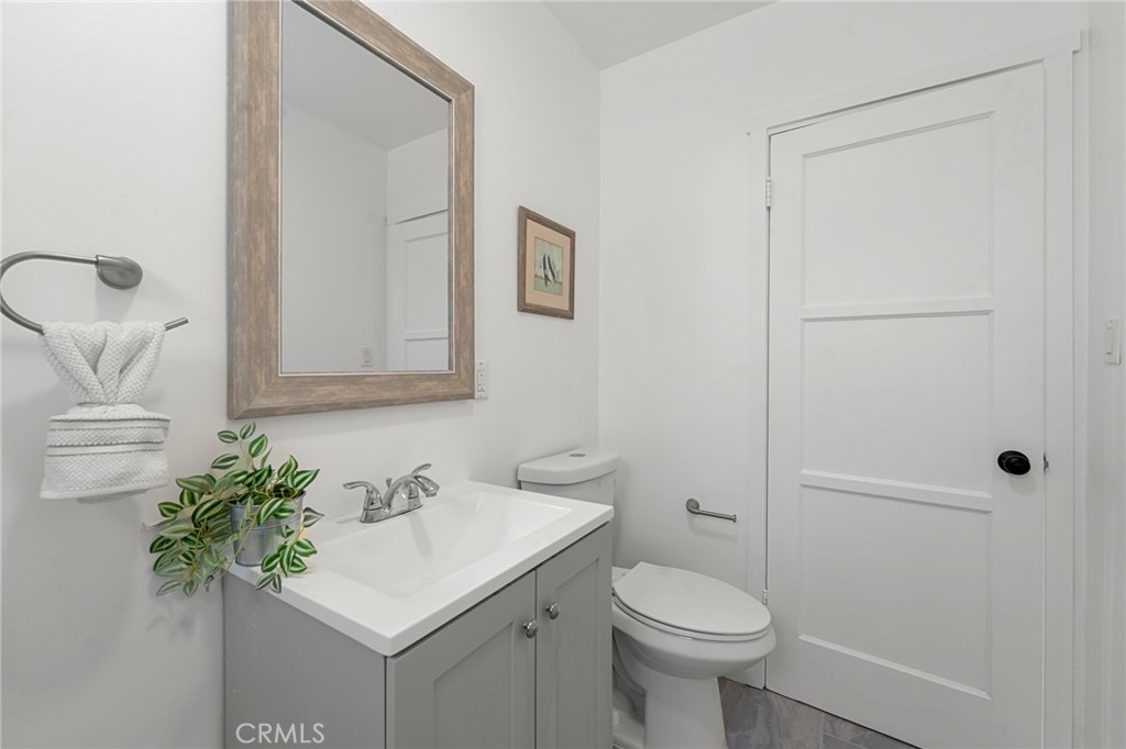 https://media.crmls.org/medias/062a8cdb-ce19-4040-a0d8-1e59d0d72997.jpg?preset=X-Large