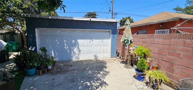 115 E 69th Street, Long Beach CA: https://media.crmls.org/medias/062c552d-d2d1-4361-93c6-cd545527464b.jpg