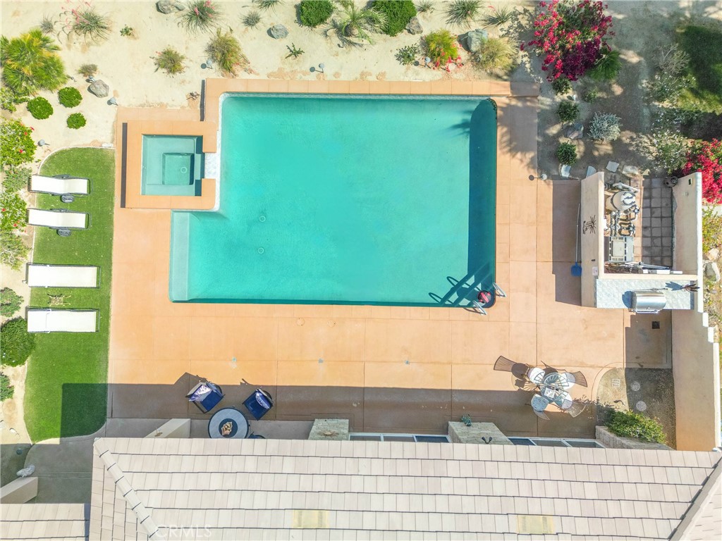 https://media.crmls.org/medias/062cb81c-f29a-4d16-ba42-0d644d265f23.jpg?preset=X-Large