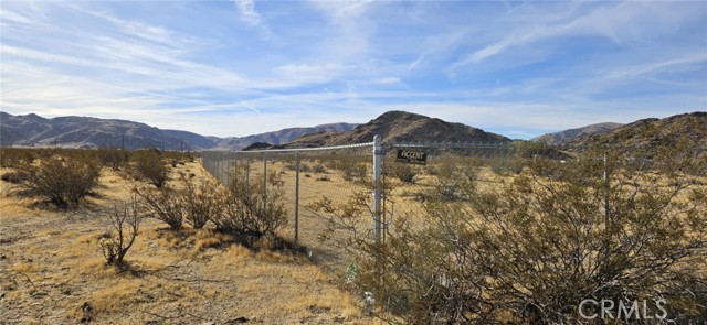 Detail Gallery Image 1 of 13 For 18066 Barstow Rd, Lucerne Valley,  CA 92356 - – Beds | – Baths