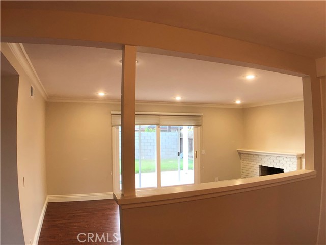 Detail Gallery Image 4 of 11 For 19572 Constellation Ln, Huntington Beach,  CA 92646 - 3 Beds | 2 Baths