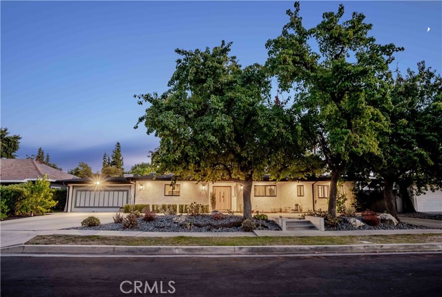 22410 Collins Street, Woodland Hills CA: https://media.crmls.org/medias/062d4377-97c4-47be-a314-df6c73dfc755.jpg