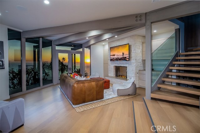 Detail Gallery Image 9 of 40 For 709 Kendall Dr, Laguna Beach,  CA 92651 - 4 Beds | 4/1 Baths