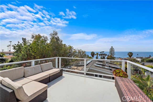 Detail Gallery Image 3 of 27 For 2873 Rounsevel, Laguna Beach,  CA 92651 - 2 Beds | 2 Baths