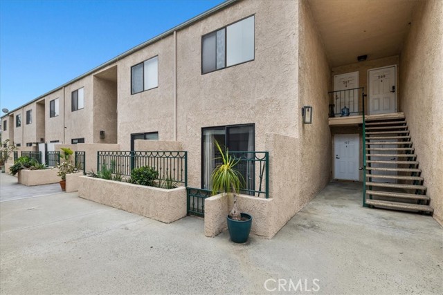 Detail Gallery Image 1 of 24 For 2491 Purdue Ave #107,  Los Angeles,  CA 90064 - 1 Beds | 1 Baths