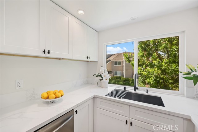 309 Deerfield, Irvine CA: https://media.crmls.org/medias/062f7741-17e7-4072-9a24-8566a449cdbd.jpg