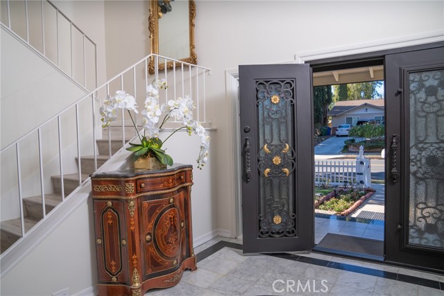 Detail Gallery Image 3 of 70 For 10660 Melvin Ave, Porter Ranch,  CA 91326 - 5 Beds | 3/1 Baths