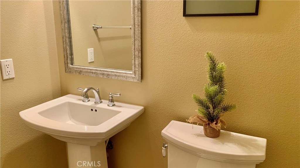 https://media.crmls.org/medias/063210fa-e5a7-491d-9d65-cb3bc3fc2762.jpg?preset=X-Large