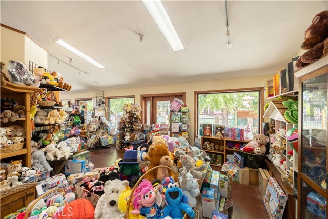 652 Pine Knot, Big Bear Lake CA: https://media.crmls.org/medias/06340522-0d74-4885-94e1-52c01f5c7958.jpg