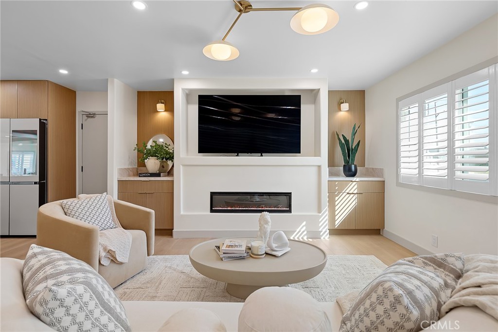 2705 E Orange Grove Avenue