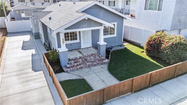 765 Loma Avenue, Long Beach CA: https://media.crmls.org/medias/06346e0b-6691-4e09-94e1-79b492c892cd.jpg