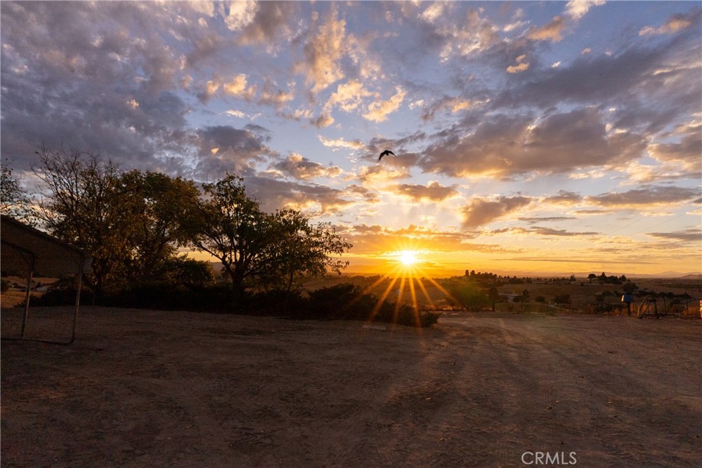 https://media.crmls.org/medias/06362e42-209a-422e-9b06-bc99e786bf15.jpg?preset=X-Large
