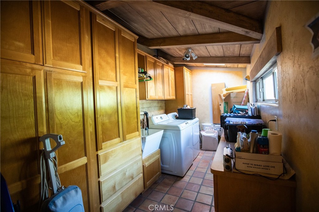 https://media.crmls.org/medias/063712a5-3274-4aec-8486-20b3d001ee57.jpg?preset=X-Large