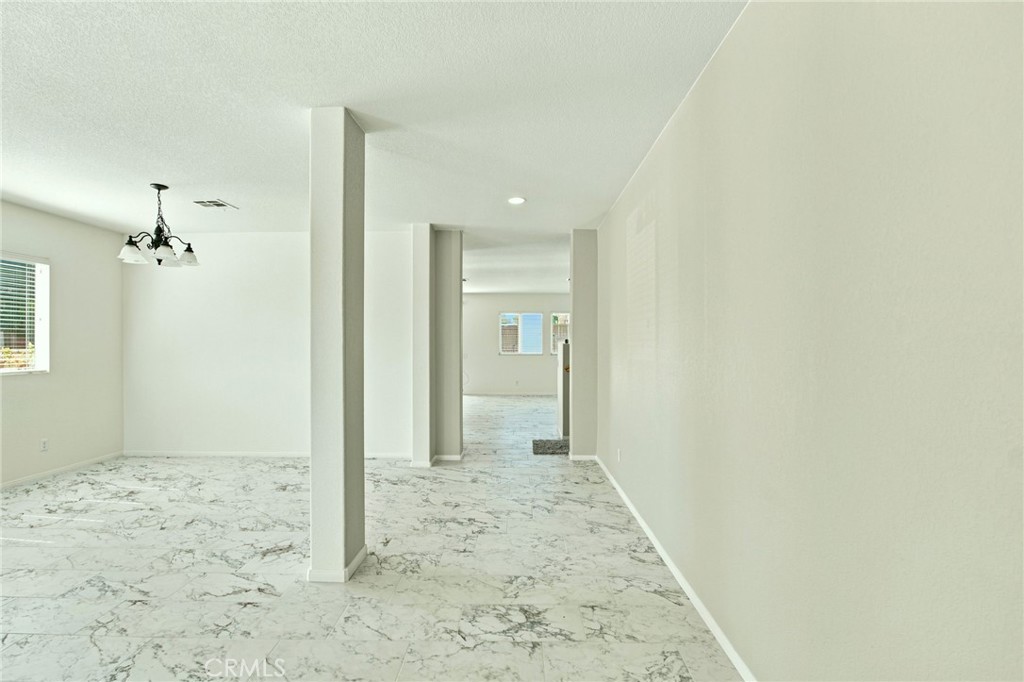 https://media.crmls.org/medias/06380b82-d883-4c7c-9bc6-ea9c1540a5c9.jpg?preset=X-Large