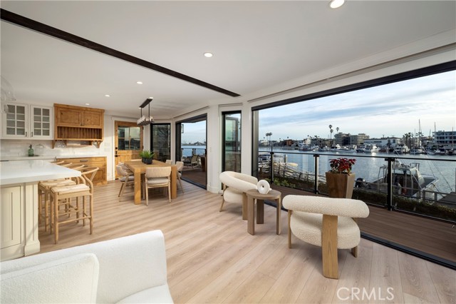 Detail Gallery Image 5 of 34 For 5903 E Corso Di Napoli, Long Beach,  CA 90803 - 4 Beds | 3 Baths