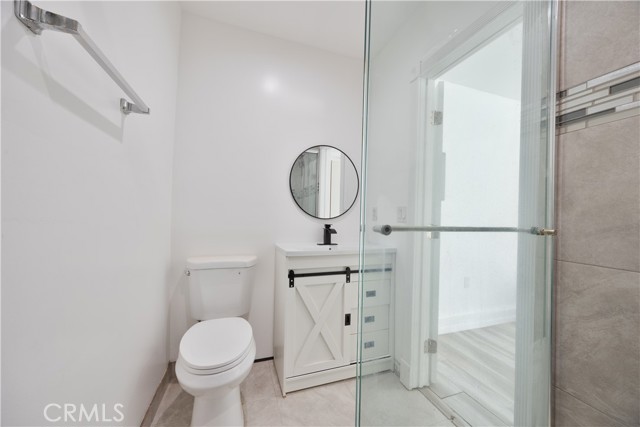 Detail Gallery Image 4 of 7 For 19140 Hartland, Reseda,  CA 91335 - 0 Beds | 1 Baths