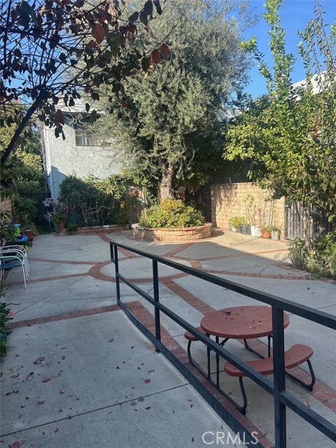 Detail Gallery Image 3 of 4 For 9047 Willis #5,  Panorama City,  CA 91402 - 3 Beds | 3 Baths