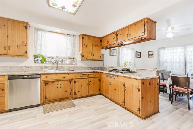 Detail Gallery Image 5 of 32 For 15439 Hart St, Van Nuys,  CA 91406 - 2 Beds | 2 Baths