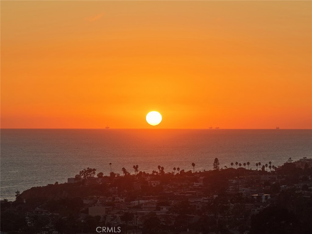https://media.crmls.org/medias/06390d1a-68fc-4c26-aa5d-83b8feca52a9.jpg?preset=X-Large