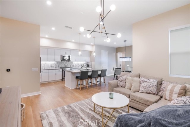 Detail Gallery Image 10 of 27 For 1118 S Urbana, Anaheim,  CA 92805 - 2 Beds | 2 Baths