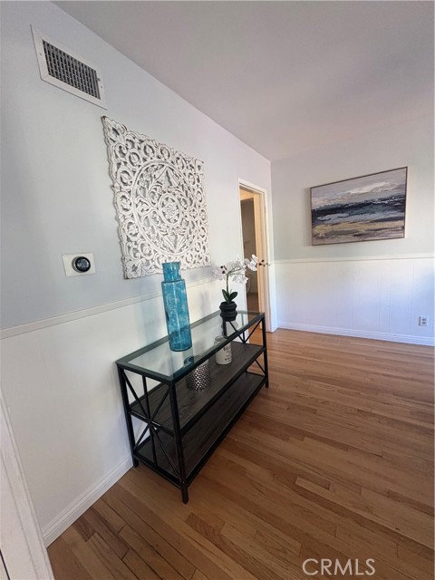 Detail Gallery Image 6 of 22 For 20955 De Mina, Woodland Hills,  CA 91364 - 3 Beds | 2 Baths