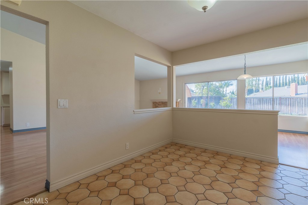 https://media.crmls.org/medias/0639f912-7ffc-43cb-8f6c-b6a37f063459.jpg?preset=X-Large