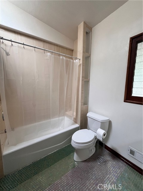 1124 N San Gabriel Avenue, Azusa CA: https://media.crmls.org/medias/063a1ef7-5771-4d36-9382-d947d19f0f55.jpg