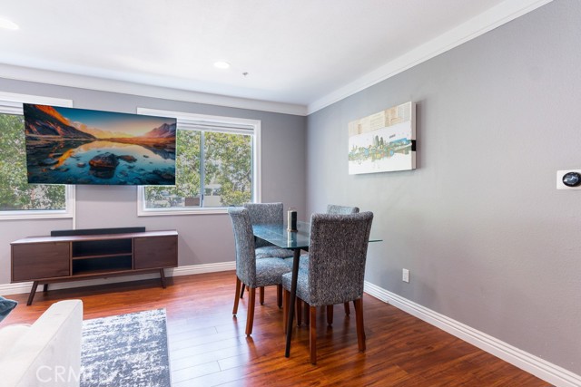 110 W Maple Street, Glendale CA: https://media.crmls.org/medias/063a2dc4-e84d-45cf-9968-11b86c351374.jpg