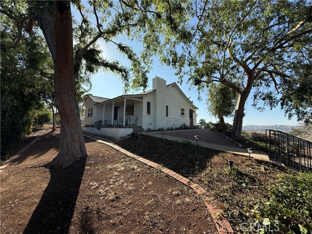 Detail Gallery Image 2 of 24 For 126 E Sunset, Redlands,  CA 92399 - 2 Beds | 1/1 Baths