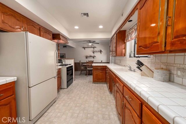 750 E Mountain View Avenue, Glendora CA: https://media.crmls.org/medias/063c267a-2017-4acc-a5a3-a4711db6cefa.jpg