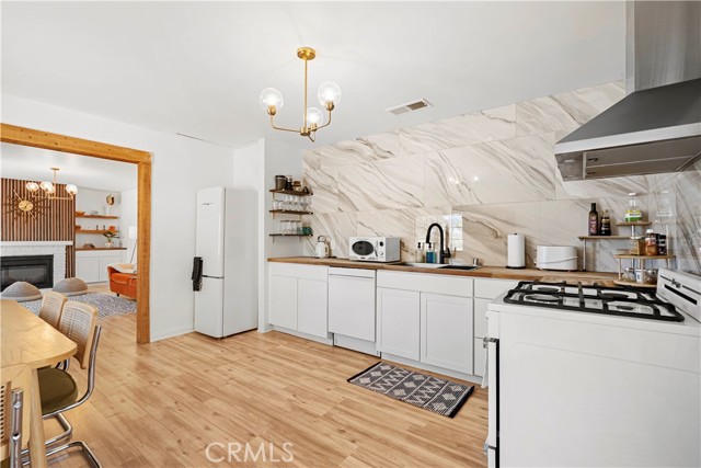Detail Gallery Image 4 of 57 For 63608 Jadeite St, Joshua Tree,  CA 92252 - 2 Beds | 1 Baths