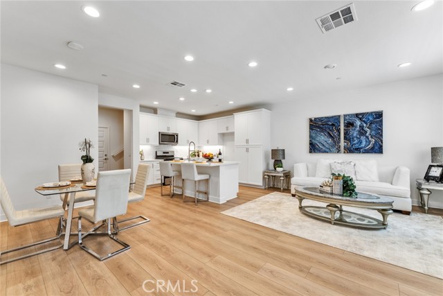 Detail Gallery Image 4 of 29 For 4230 S Hibiscus Paseo #91,  Ontario,  CA 91761 - 3 Beds | 2/1 Baths