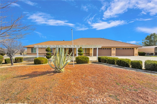 Detail Gallery Image 5 of 26 For 7845 Fuente Rd, Oak Hills,  CA 92344 - 4 Beds | 3 Baths