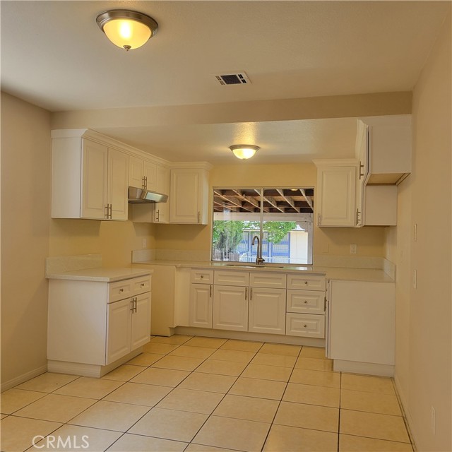 17435 Ramona Avenue, Fontana CA: https://media.crmls.org/medias/063da46d-b2b9-47c9-8648-a2af06ccc69e.jpg