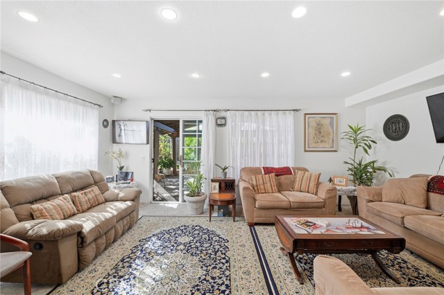 Detail Gallery Image 11 of 35 For 7857 Embry Point, San Diego,  CA 92126 - 5 Beds | 3 Baths