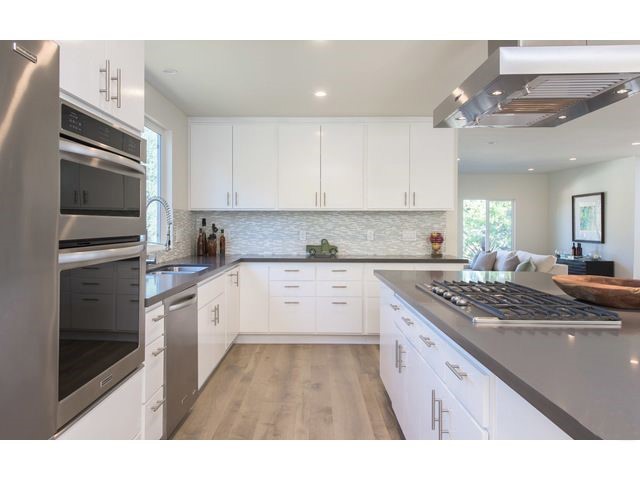 15672 Castlewoods Drive, Sherman Oaks CA: https://media.crmls.org/medias/0640e66e-cab4-47d1-9741-7980ec30cab1.jpg