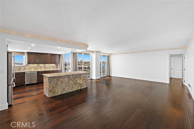 Detail Gallery Image 5 of 26 For 310 Fernando St #307,  Newport Beach,  CA 92661 - 2 Beds | 2 Baths