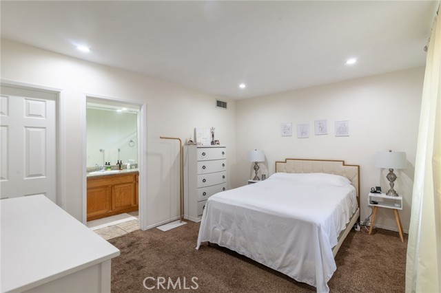 Image 9 of 34 For 10838 Burnet Avenue