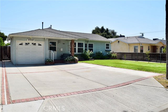 2024 N Kenwood Street, Burbank CA: https://media.crmls.org/medias/0641e486-48df-48a0-b690-5af1b1df8f1c.jpg