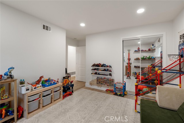 Detail Gallery Image 23 of 28 For 2901 Royal Palm Dr, Costa Mesa,  CA 92626 - 4 Beds | 2 Baths