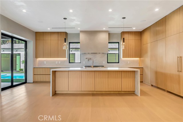 Detail Gallery Image 9 of 21 For 5149 Beeman Ave, Valley Village,  CA 91607 - 6 Beds | 6 Baths