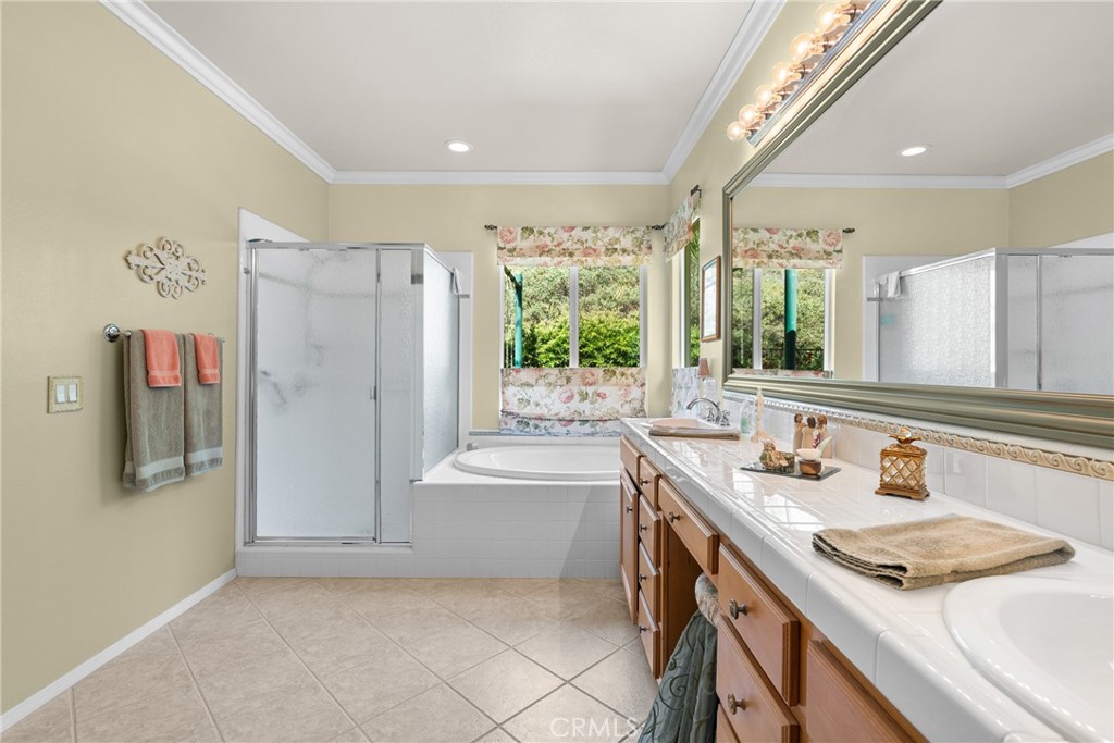 https://media.crmls.org/medias/06434b4b-b08d-4557-97a9-92584e0f9dba.jpg?preset=X-Large