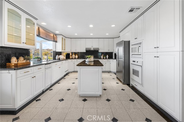 Detail Gallery Image 13 of 57 For 15331 Lillian Pl, Hacienda Heights,  CA 91745 - 5 Beds | 5 Baths